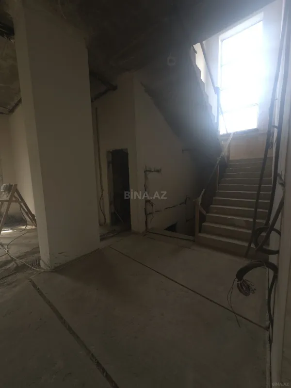 Satılır 6 otaqlı həyət evi 605 m²