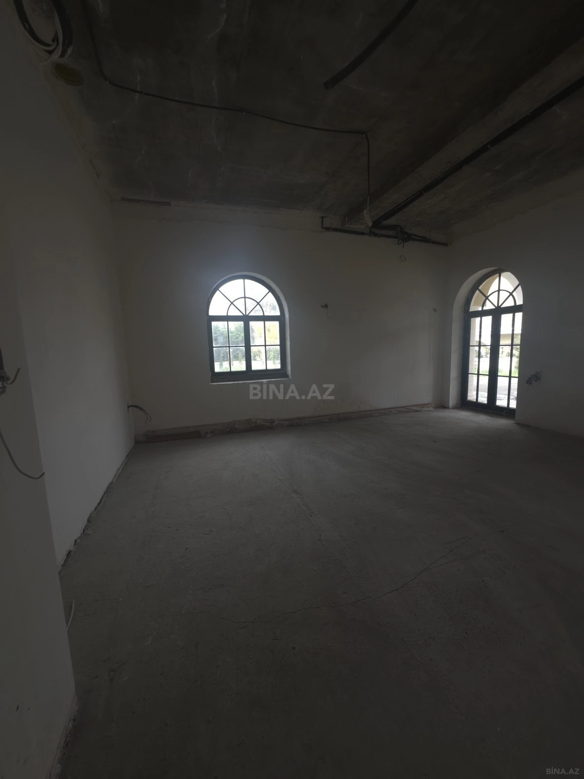 Satılır 6 otaqlı həyət evi 605 m²