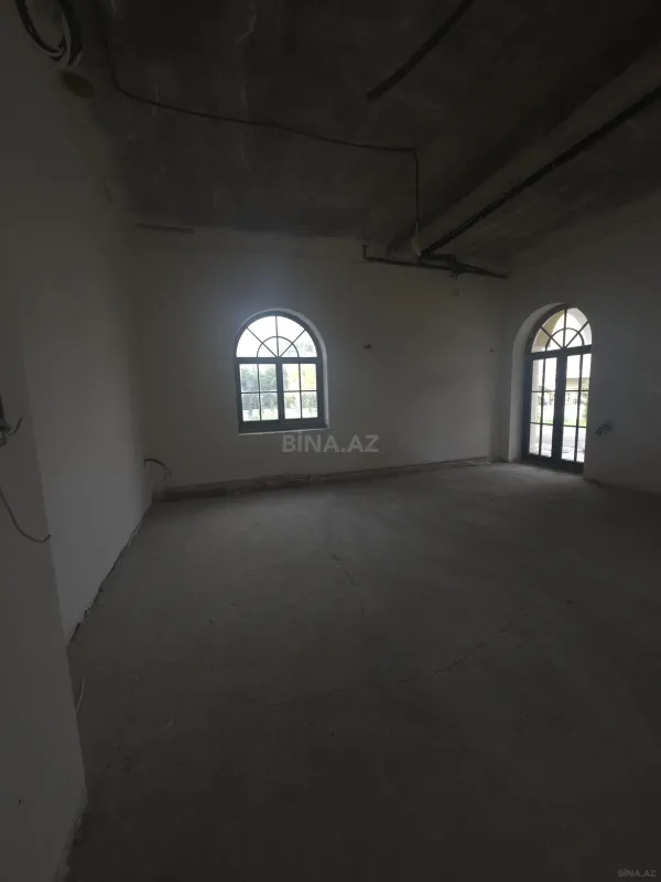Satılır 6 otaqlı həyət evi 605 m²