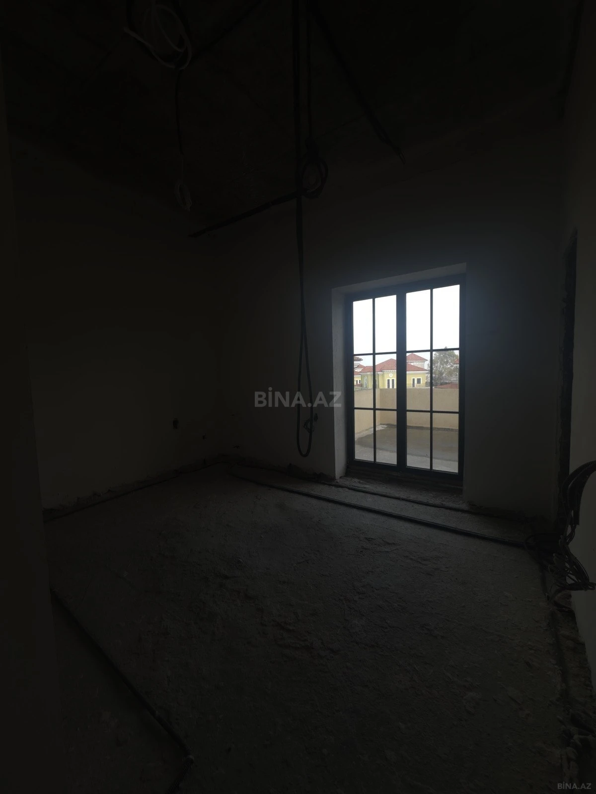 Satılır 6 otaqlı həyət evi 605 m²