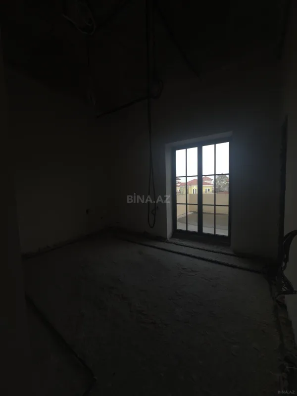 Satılır 6 otaqlı həyət evi 605 m²