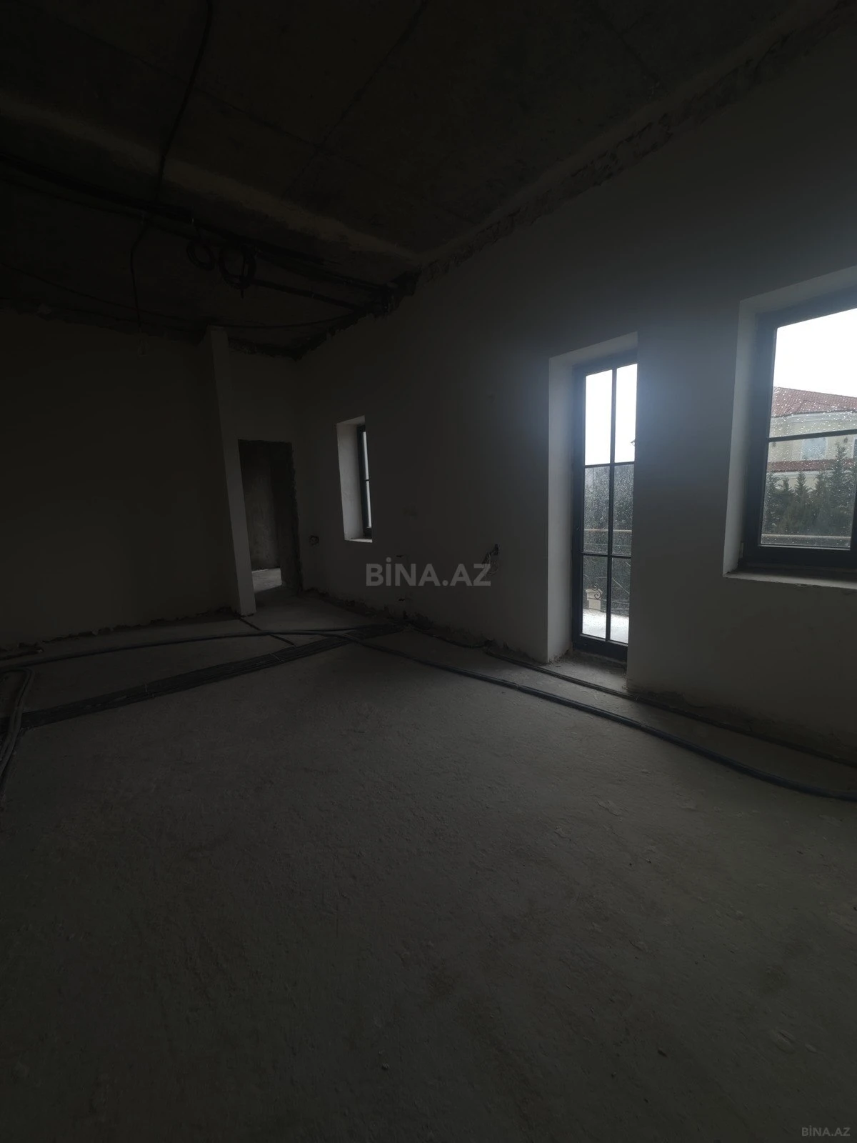 Satılır 6 otaqlı həyət evi 605 m²