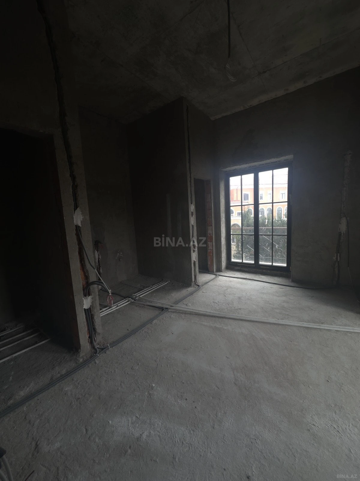 Satılır 6 otaqlı həyət evi 605 m²