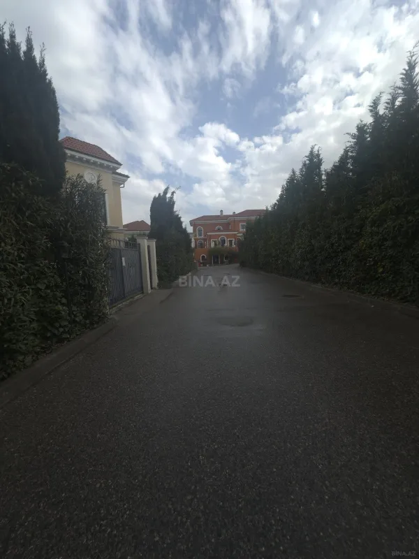 Satılır 6 otaqlı həyət evi 605 m²