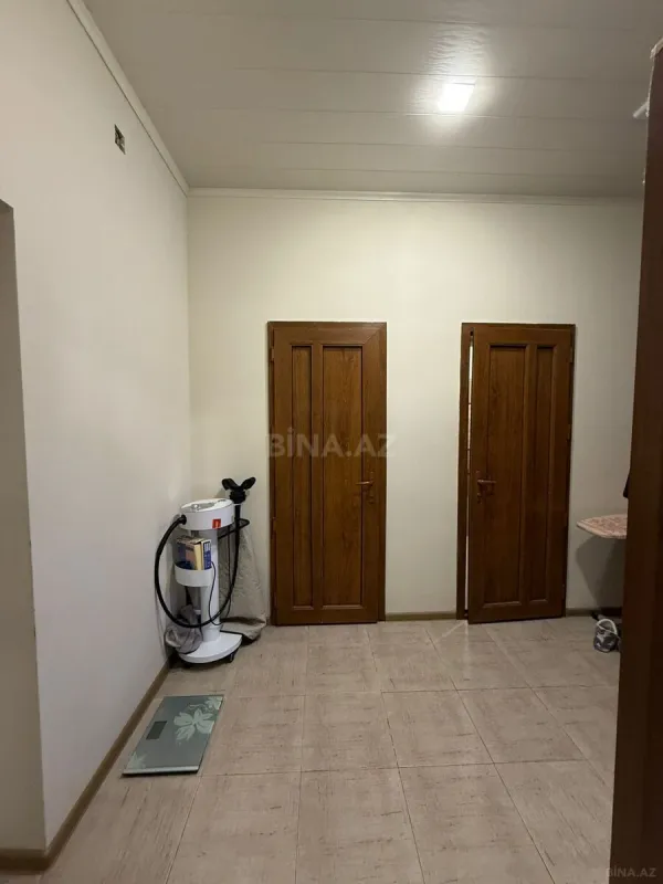 Satılır 8 otaqlı həyət evi 400 m²