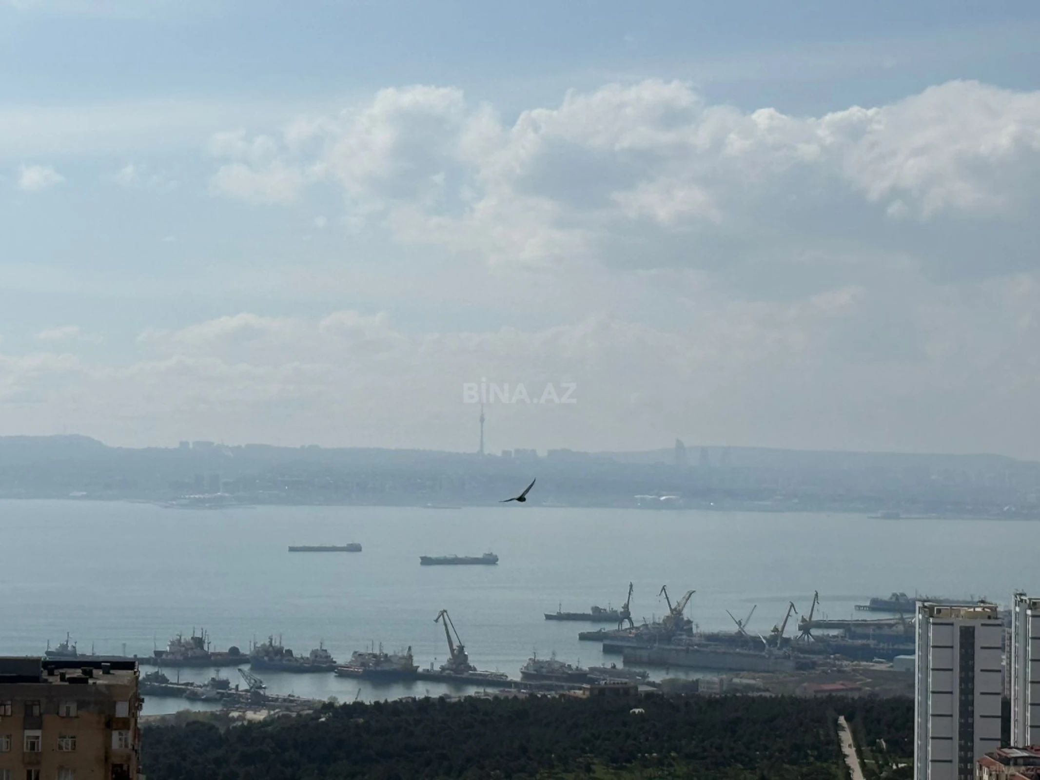 Satılır 8 otaqlı həyət evi 400 m²