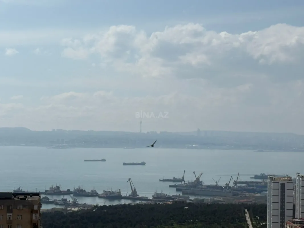 Satılır 8 otaqlı həyət evi 400 m²