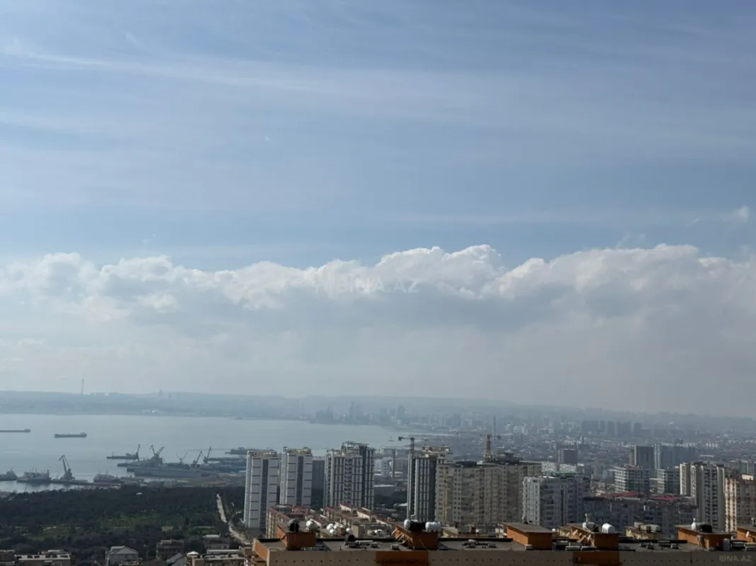 Satılır 8 otaqlı həyət evi 400 m²