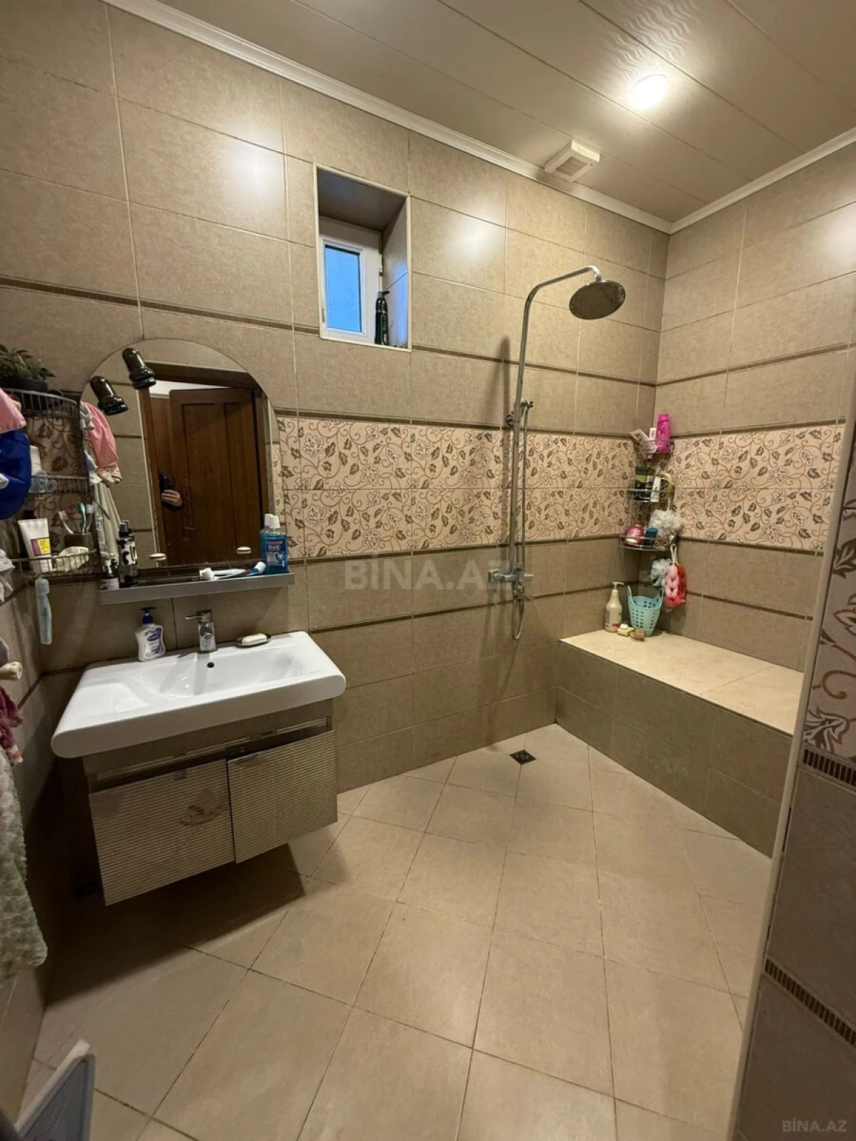 Satılır 8 otaqlı həyət evi 400 m²