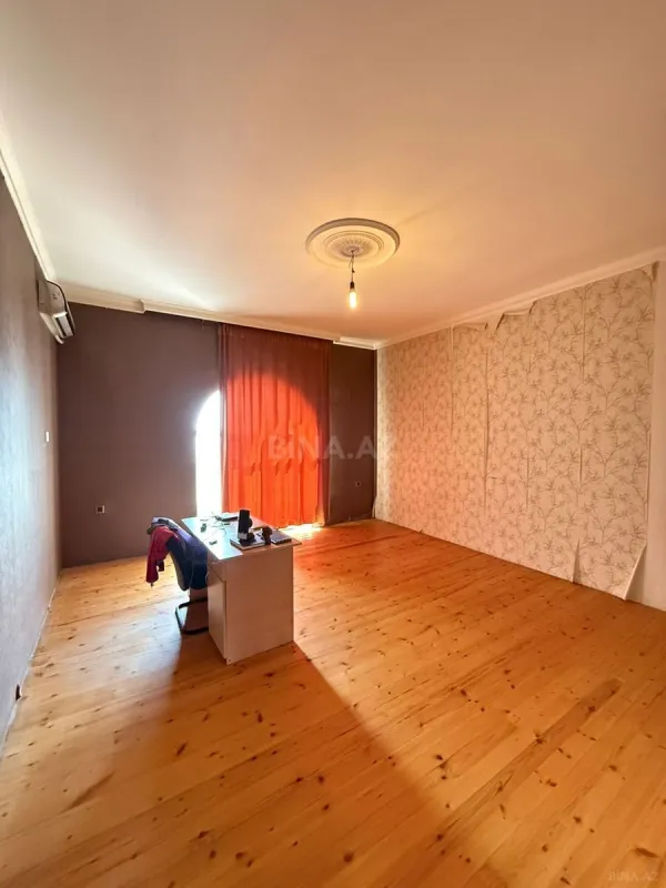 Satılır 8 otaqlı həyət evi 400 m²