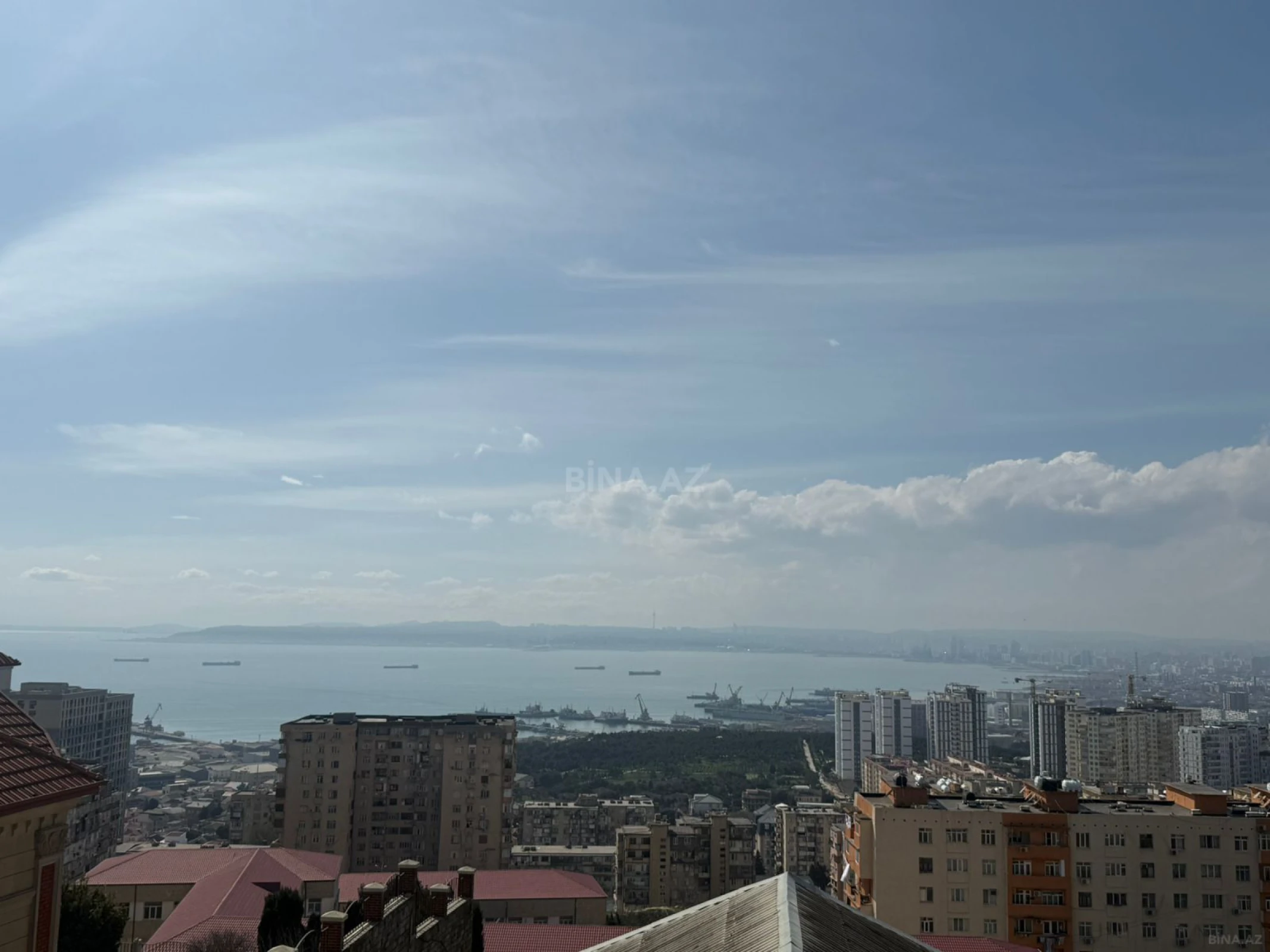 Satılır 8 otaqlı həyət evi 400 m²