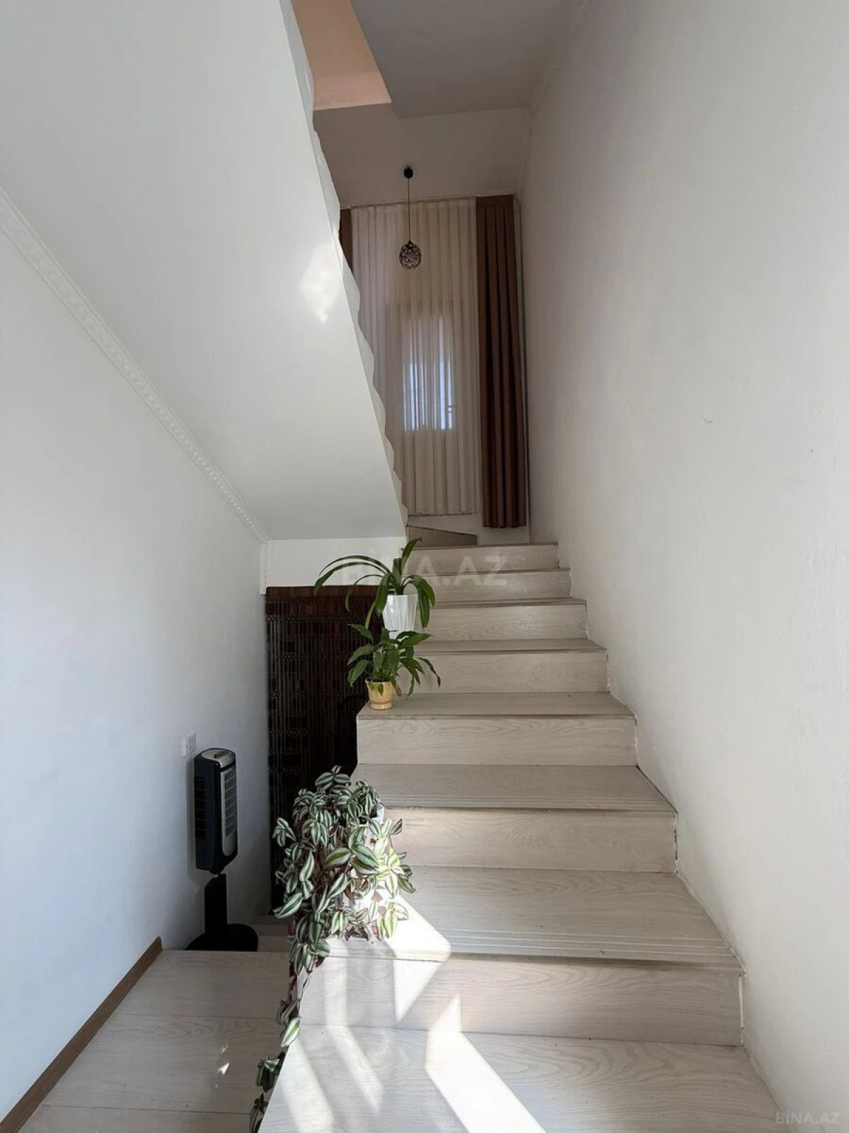 Satılır 8 otaqlı həyət evi 400 m²