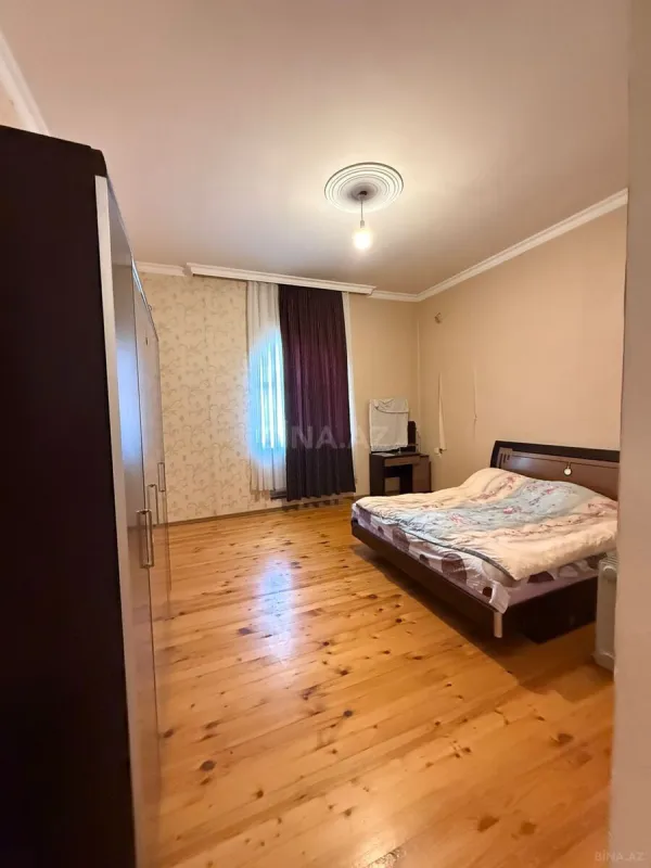 Satılır 8 otaqlı həyət evi 400 m²