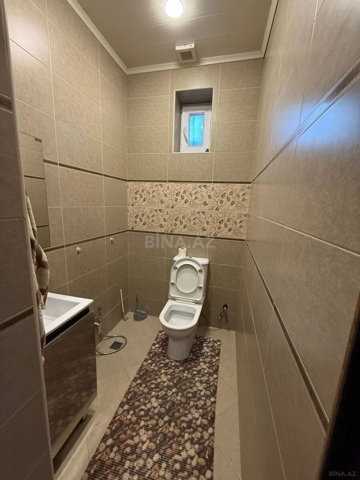 Satılır 8 otaqlı həyət evi 400 m²
