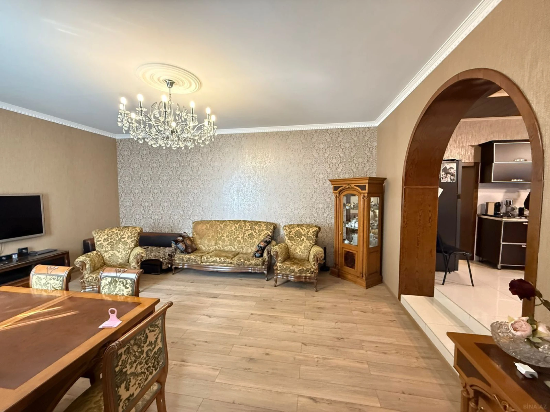 Satılır 8 otaqlı həyət evi 400 m²