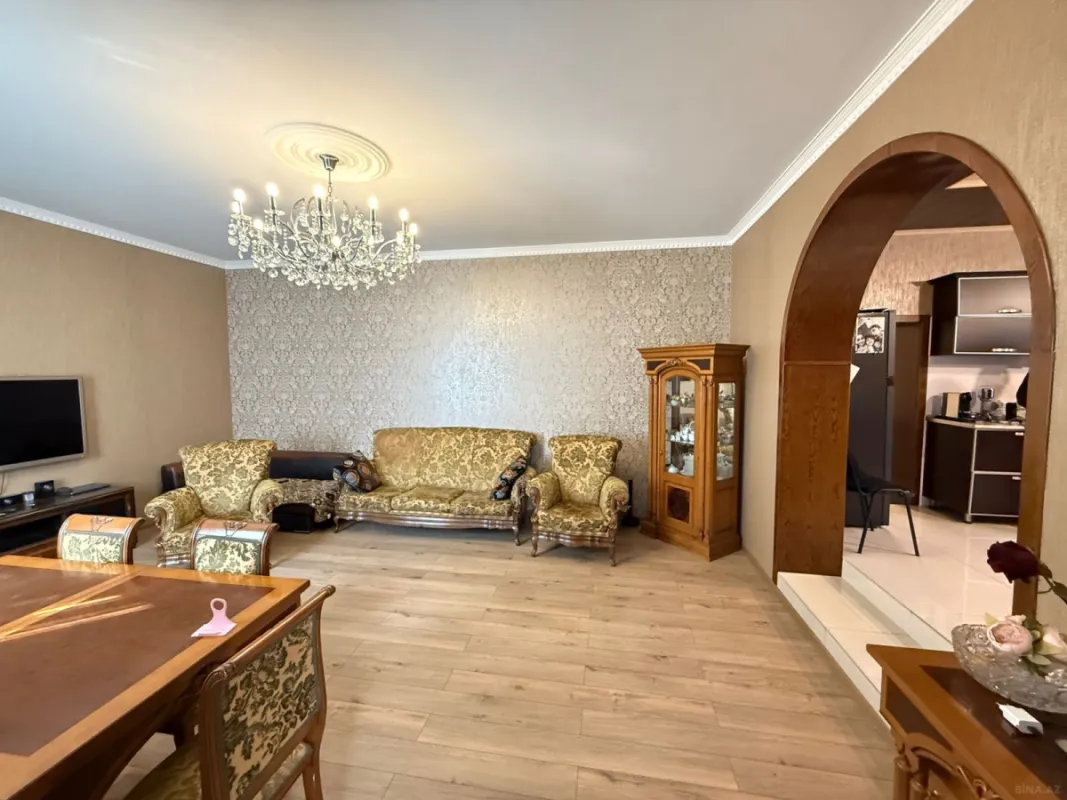 Satılır 8 otaqlı həyət evi 400 m²