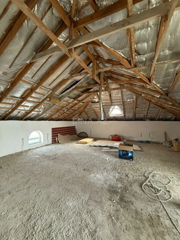 Satılır 8 otaqlı həyət evi 400 m²