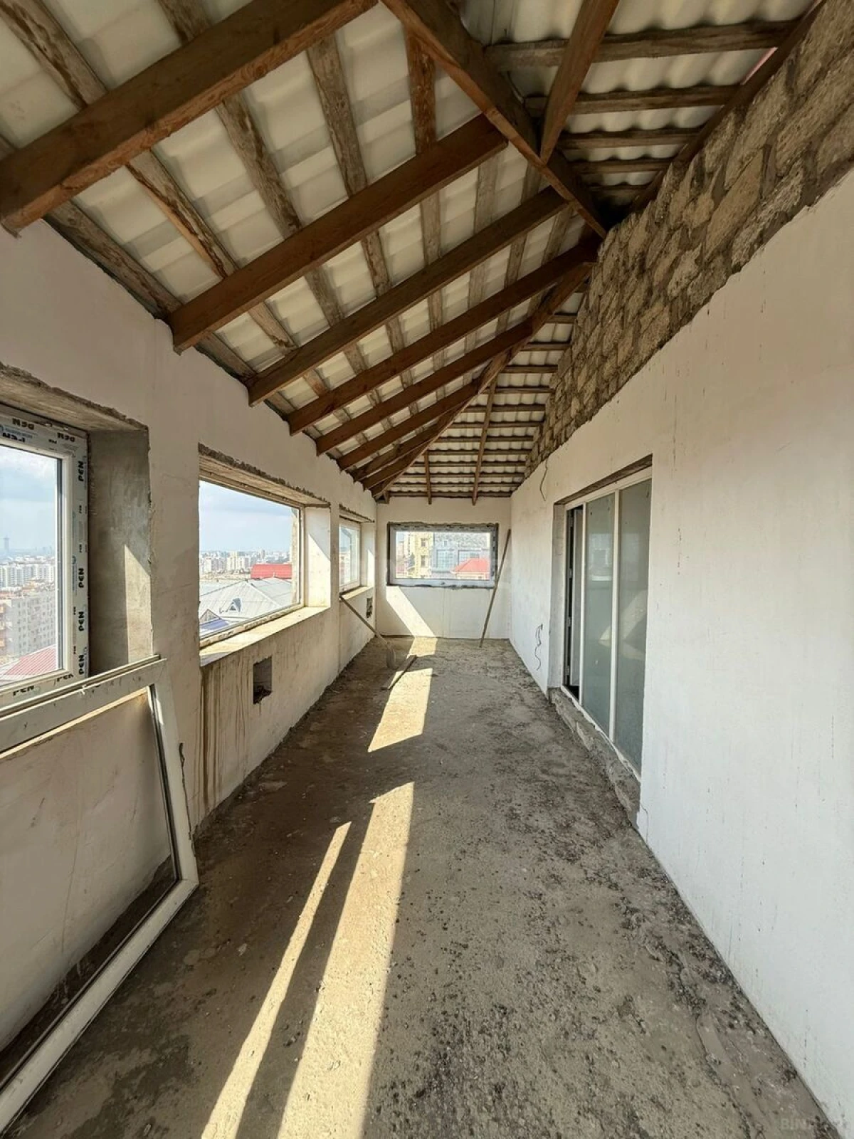 Satılır 8 otaqlı həyət evi 400 m²