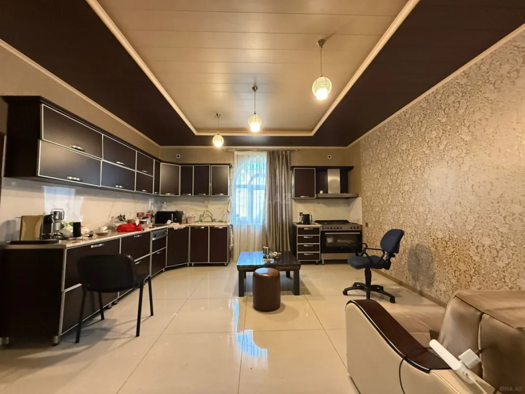 Satılır 8 otaqlı həyət evi 400 m²