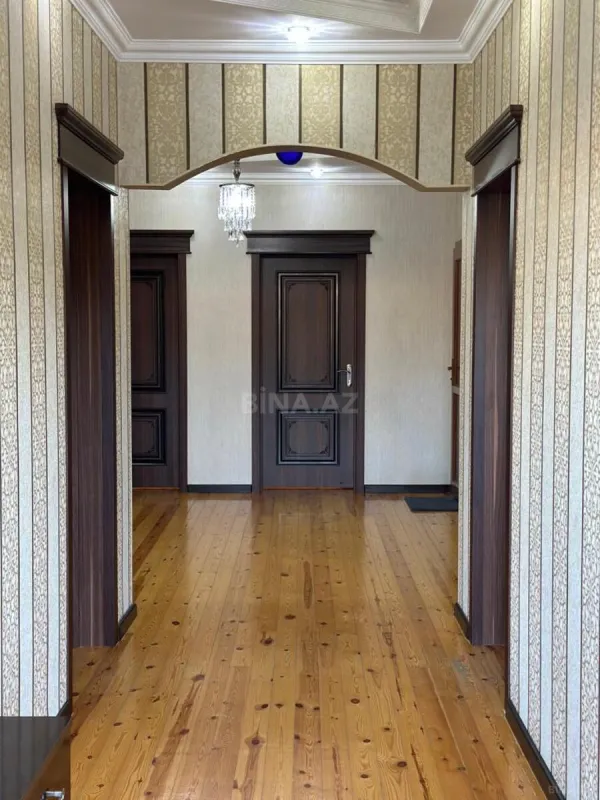 Satılır 5 otaqlı həyət evi 200 m²