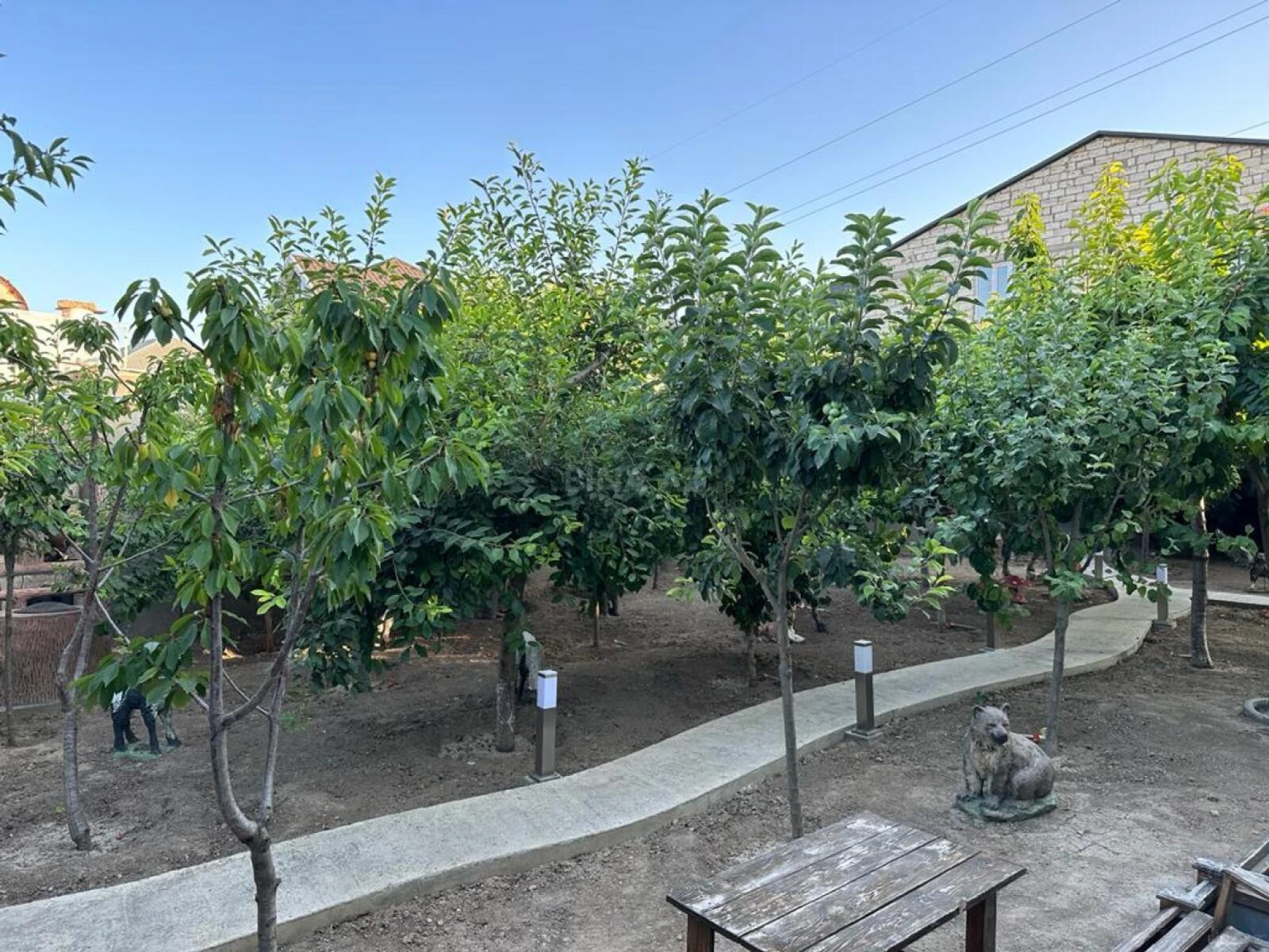 Satılır 5 otaqlı həyət evi 200 m²