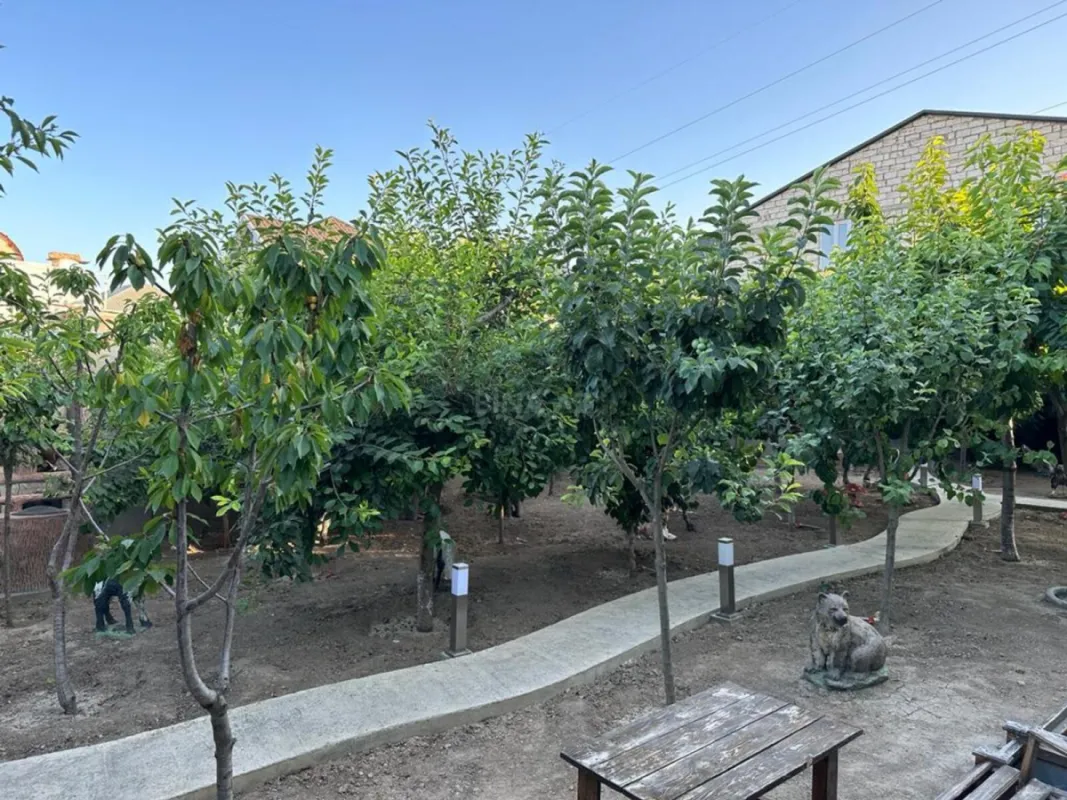 Satılır 5 otaqlı həyət evi 200 m²