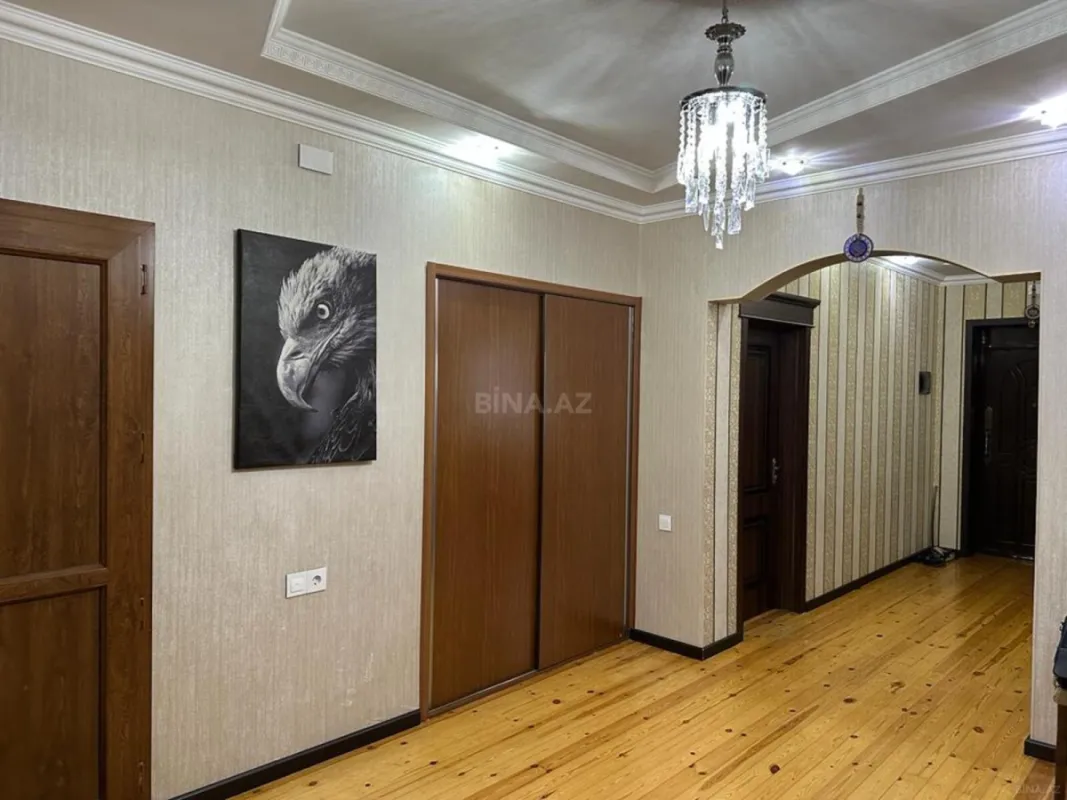 Satılır 5 otaqlı həyət evi 200 m²