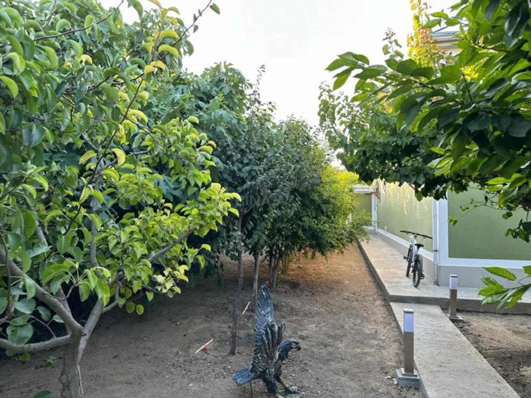 Satılır 5 otaqlı həyət evi 200 m²