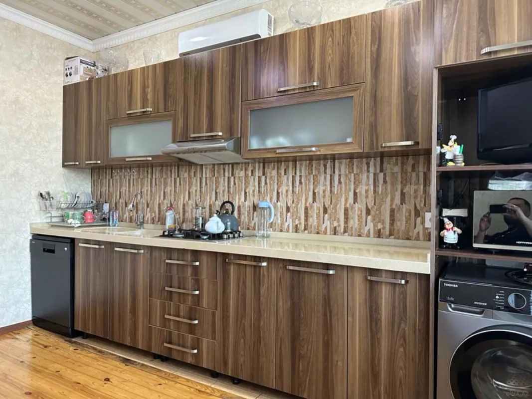 Satılır 5 otaqlı həyət evi 200 m²