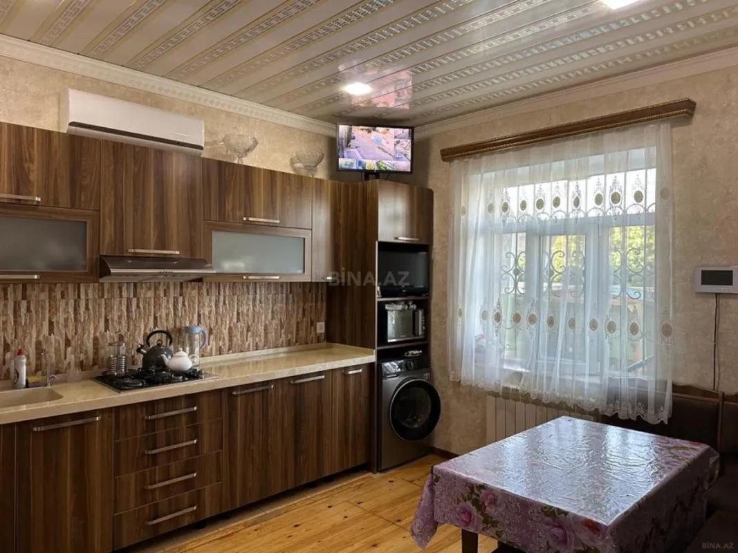 Satılır 5 otaqlı həyət evi 200 m²