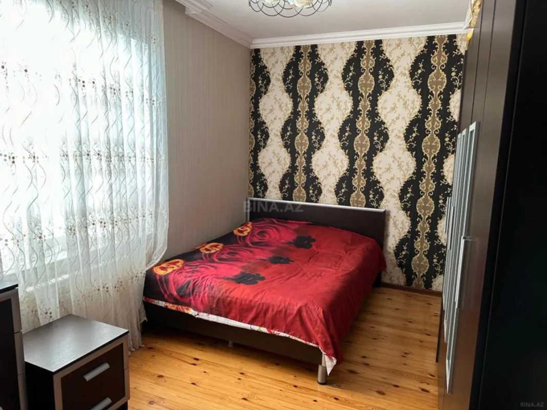 Satılır 5 otaqlı həyət evi 200 m²