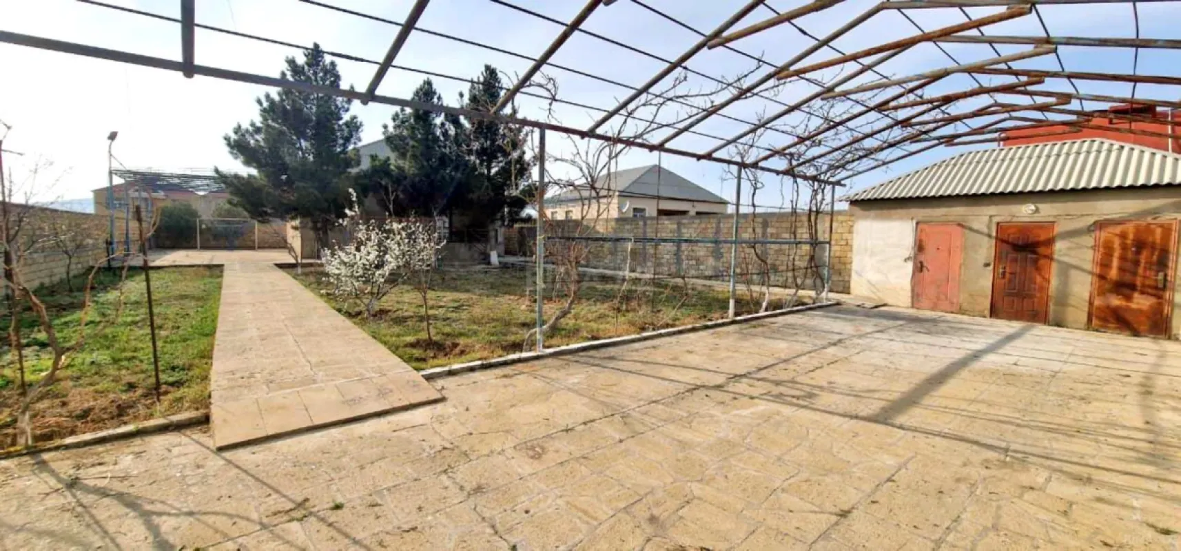 Satılır 3 otaqlı həyət evi 100 m²