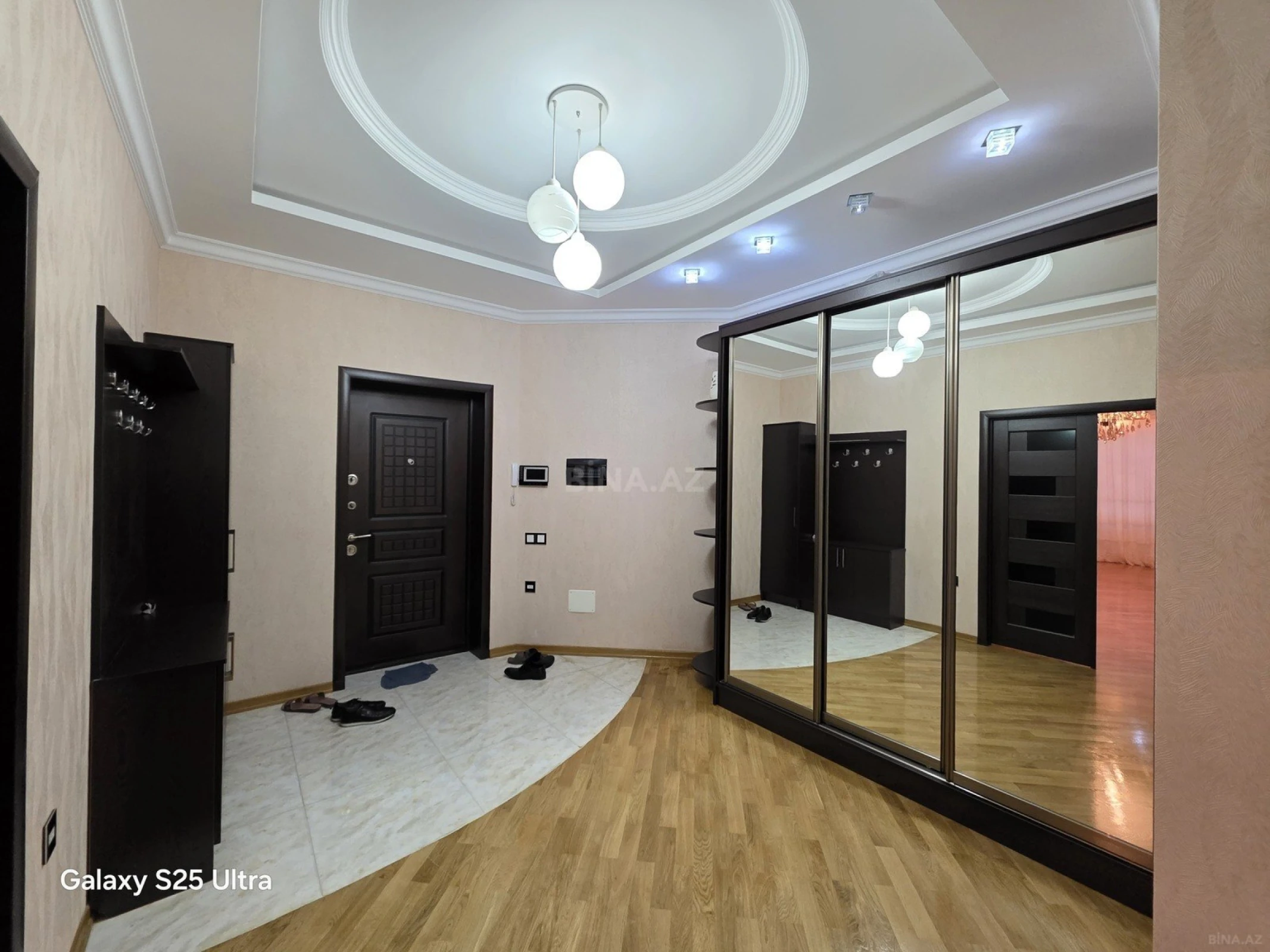 Kirayə verilir 2 otaqlı mənzil 110 m²