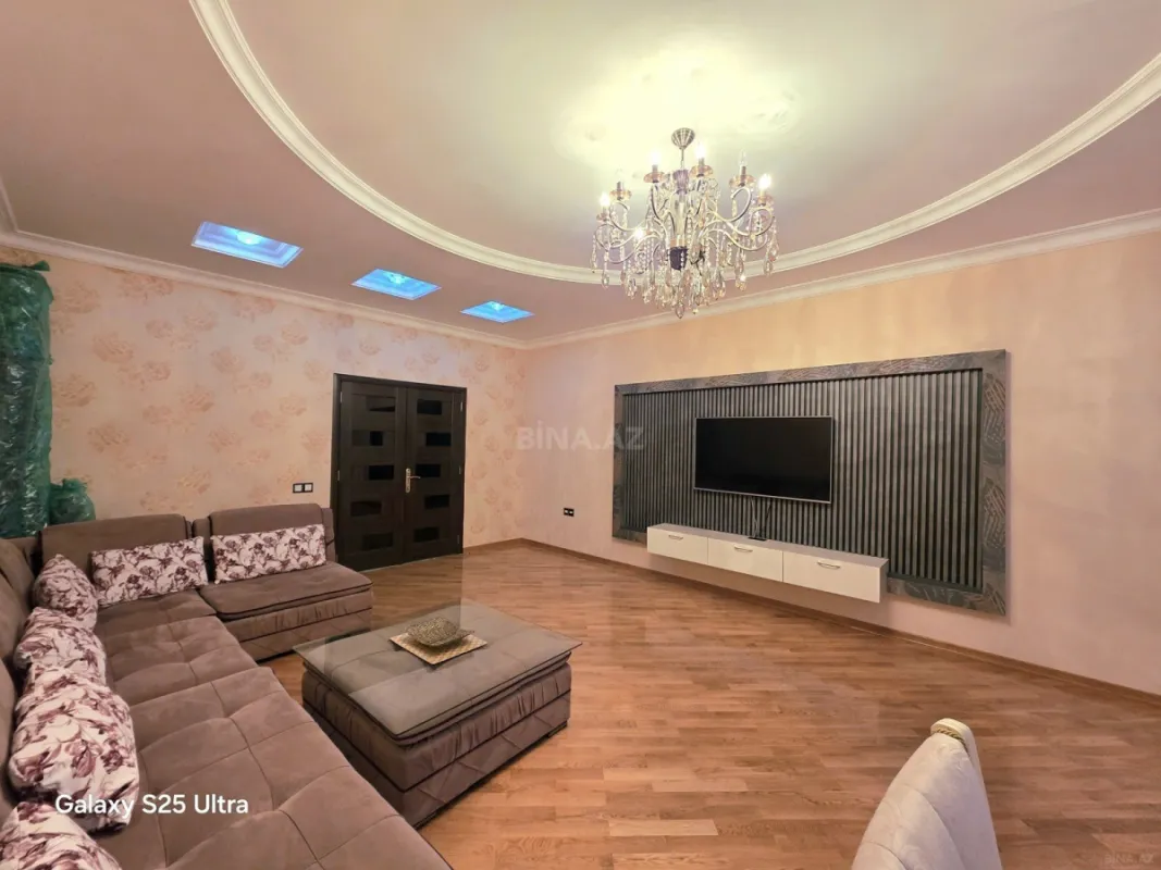 Kirayə verilir 2 otaqlı mənzil 110 m²