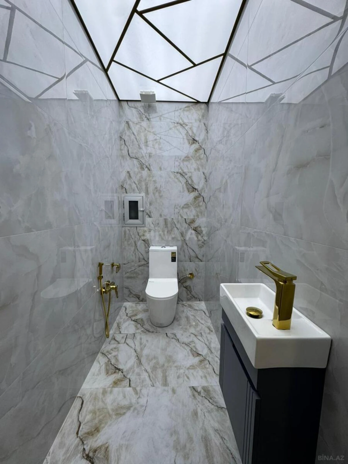 Satılır 3 otaqlı mənzil 110 m²