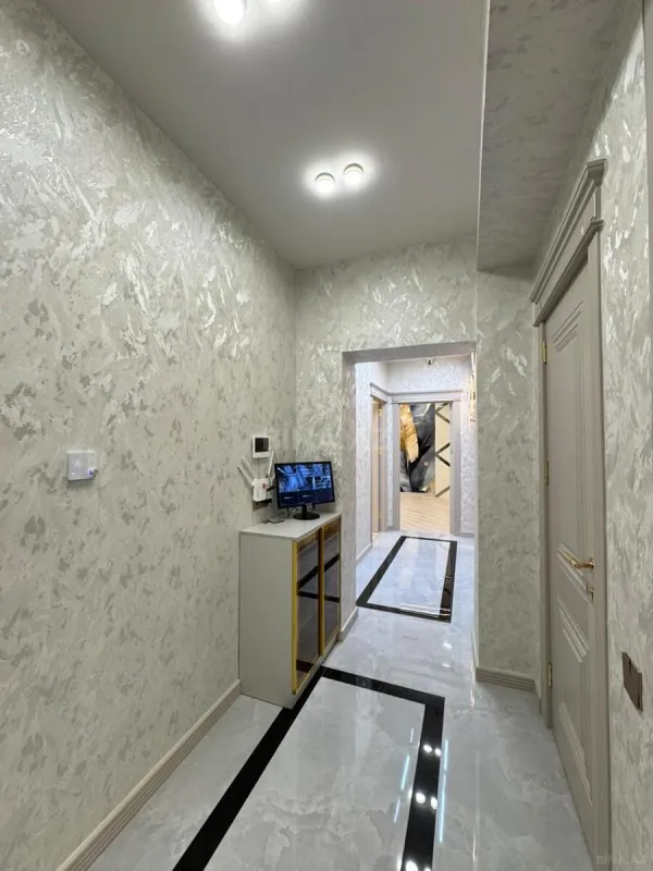 Satılır 3 otaqlı mənzil 110 m²