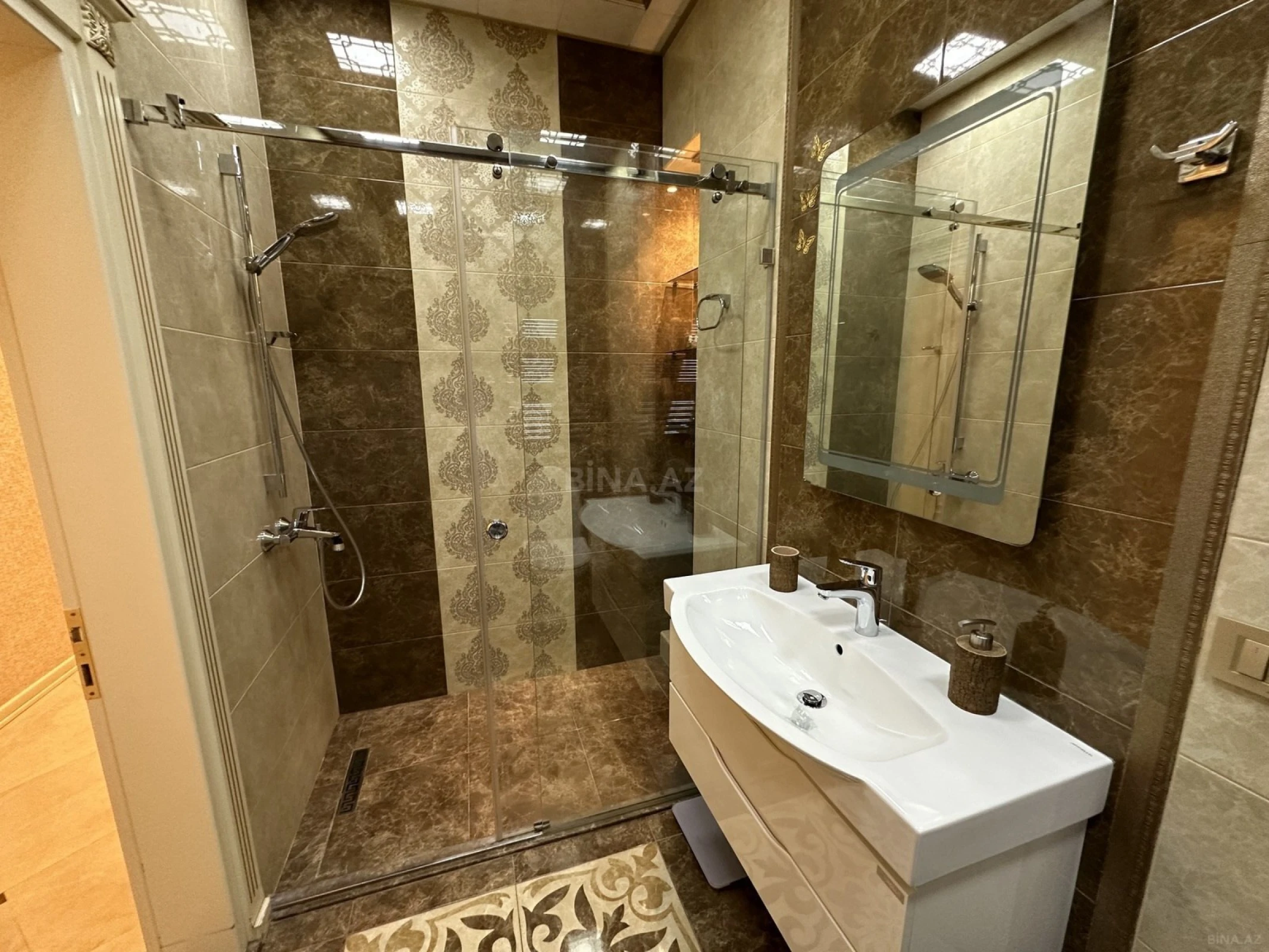 Satılır 3 otaqlı mənzil 97 m²