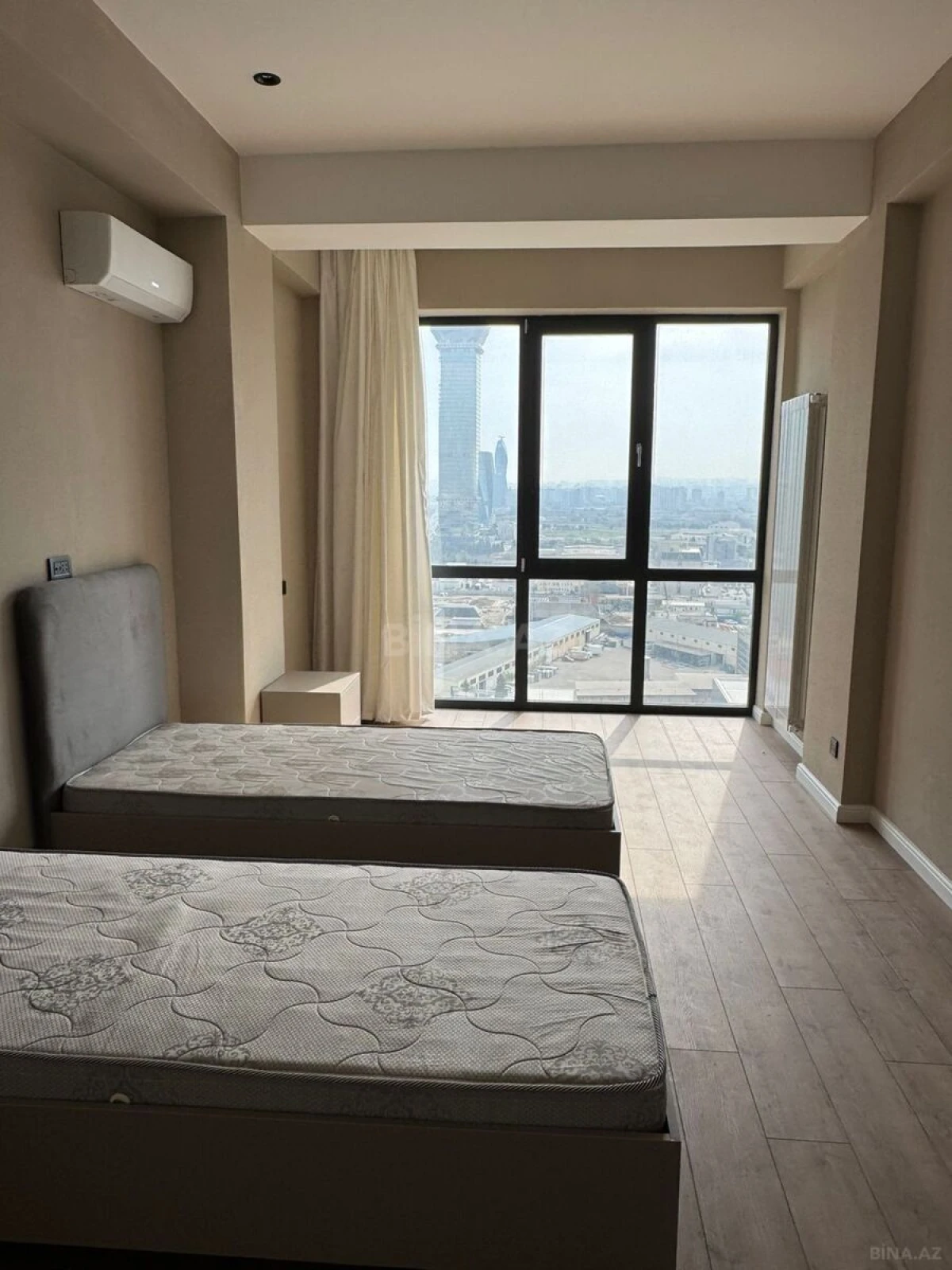 Satılır 2 otaqlı mənzil 139 m²