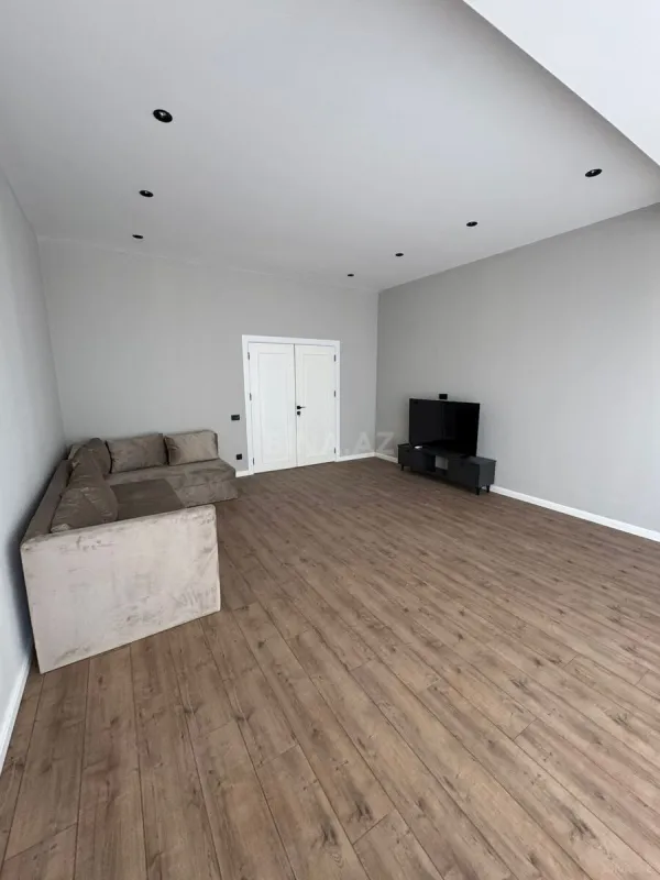 Satılır 2 otaqlı mənzil 139 m²