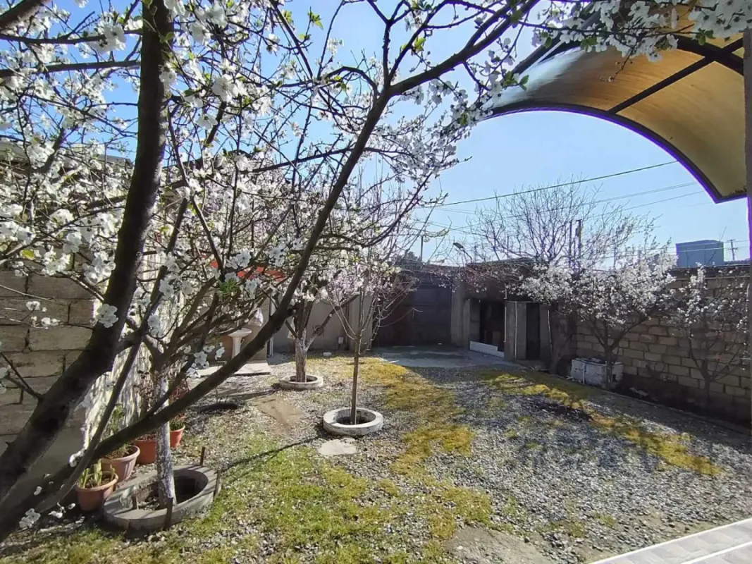 Satılır 6 otaqlı həyət evi 160 m²