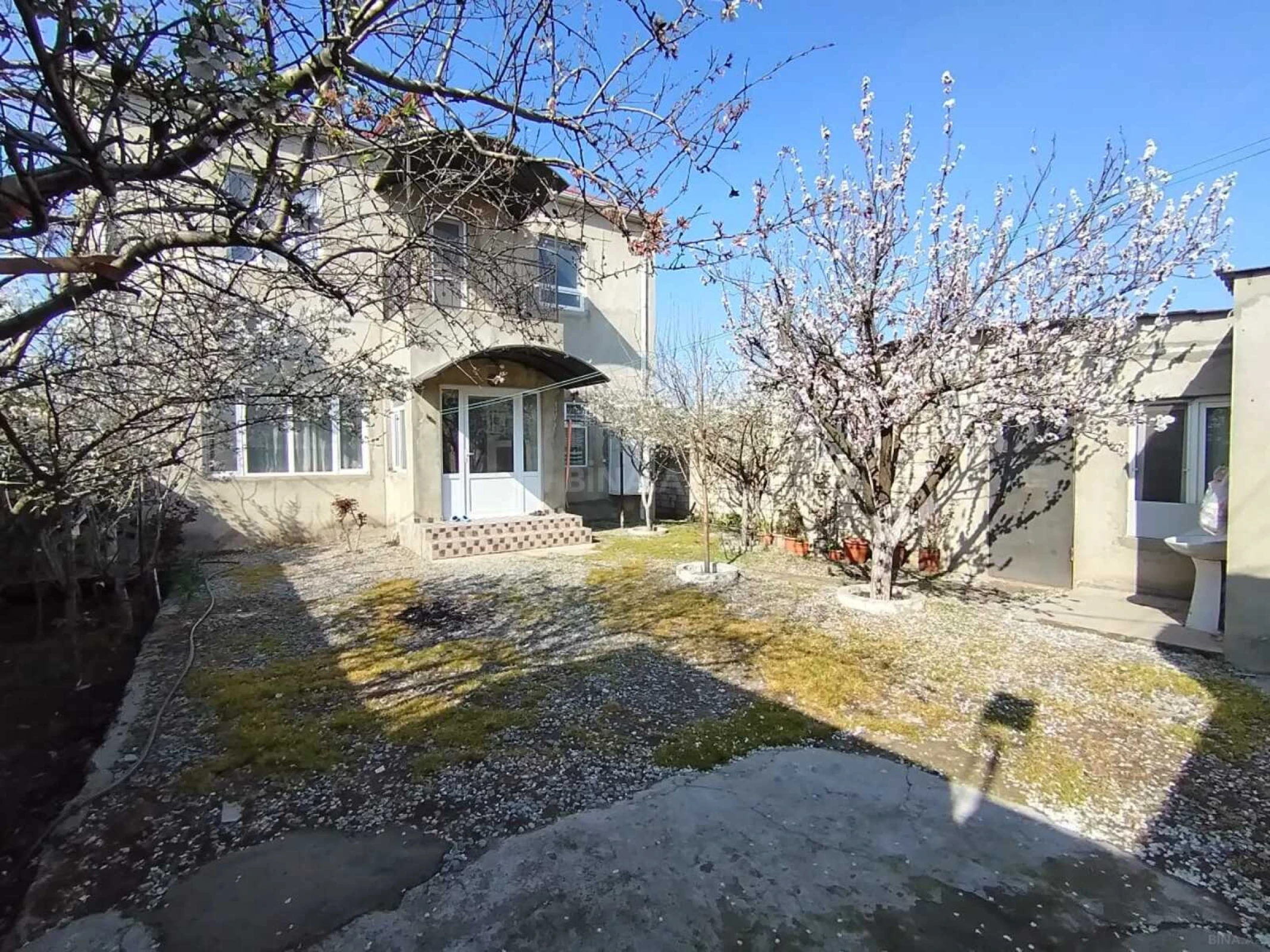 Satılır 6 otaqlı həyət evi 160 m²