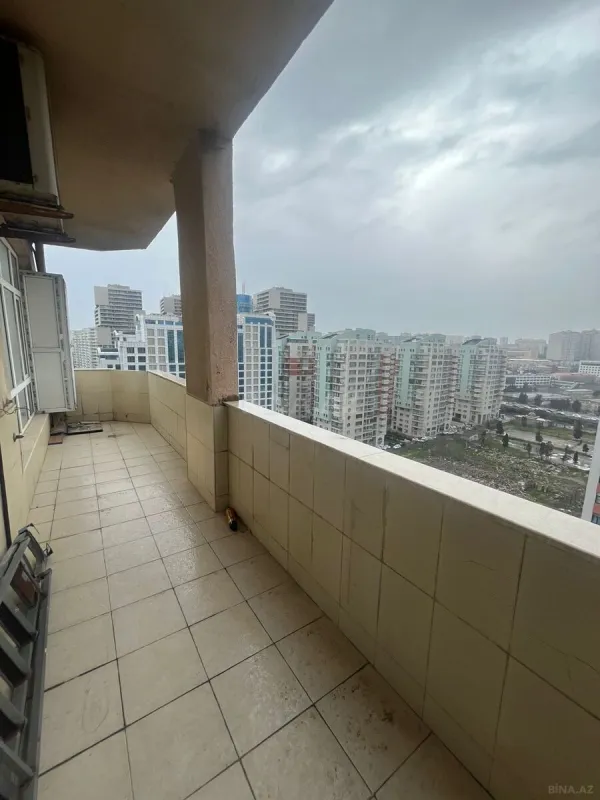 Kirayə verilir 3 otaqlı mənzil 132 m²