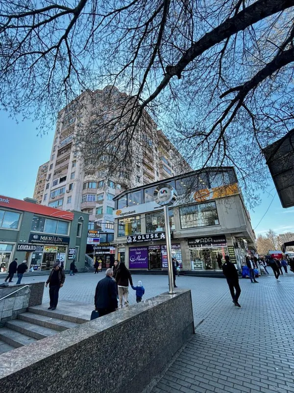 Satılır 4 otaqlı mənzil 135.7 m²
