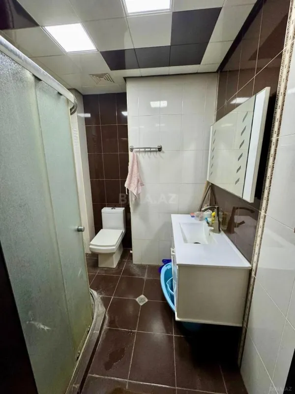 Satılır 4 otaqlı mənzil 135.7 m²