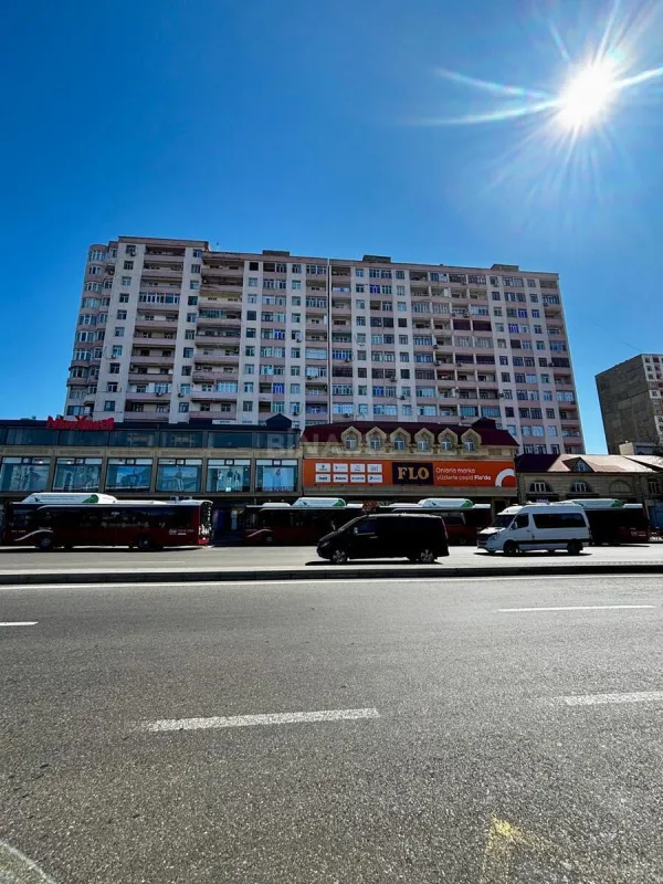 Satılır 4 otaqlı mənzil 135.7 m²