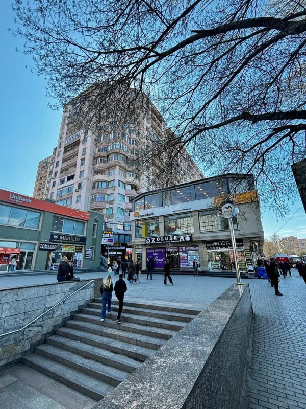 Satılır 4 otaqlı mənzil 135.7 m²