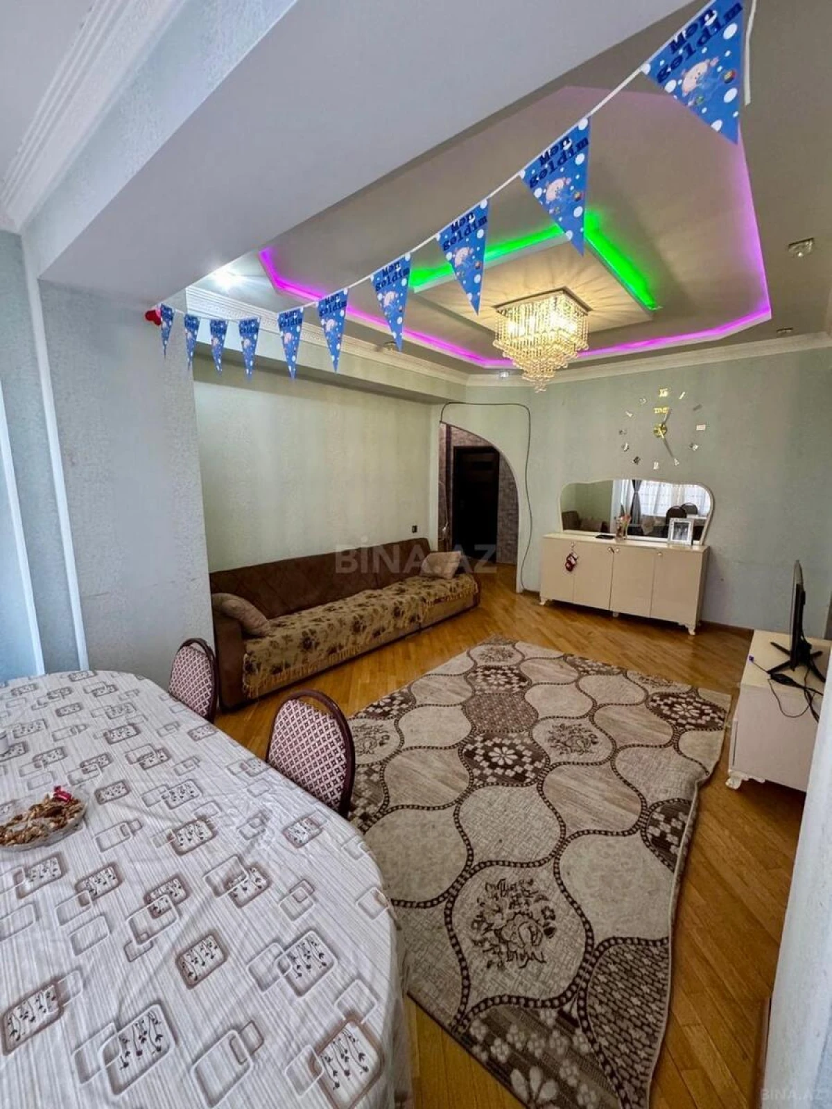 Satılır 4 otaqlı mənzil 135.7 m²