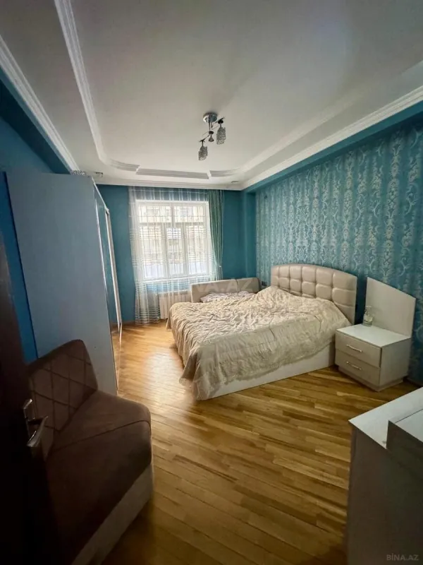 Satılır 4 otaqlı mənzil 135.7 m²
