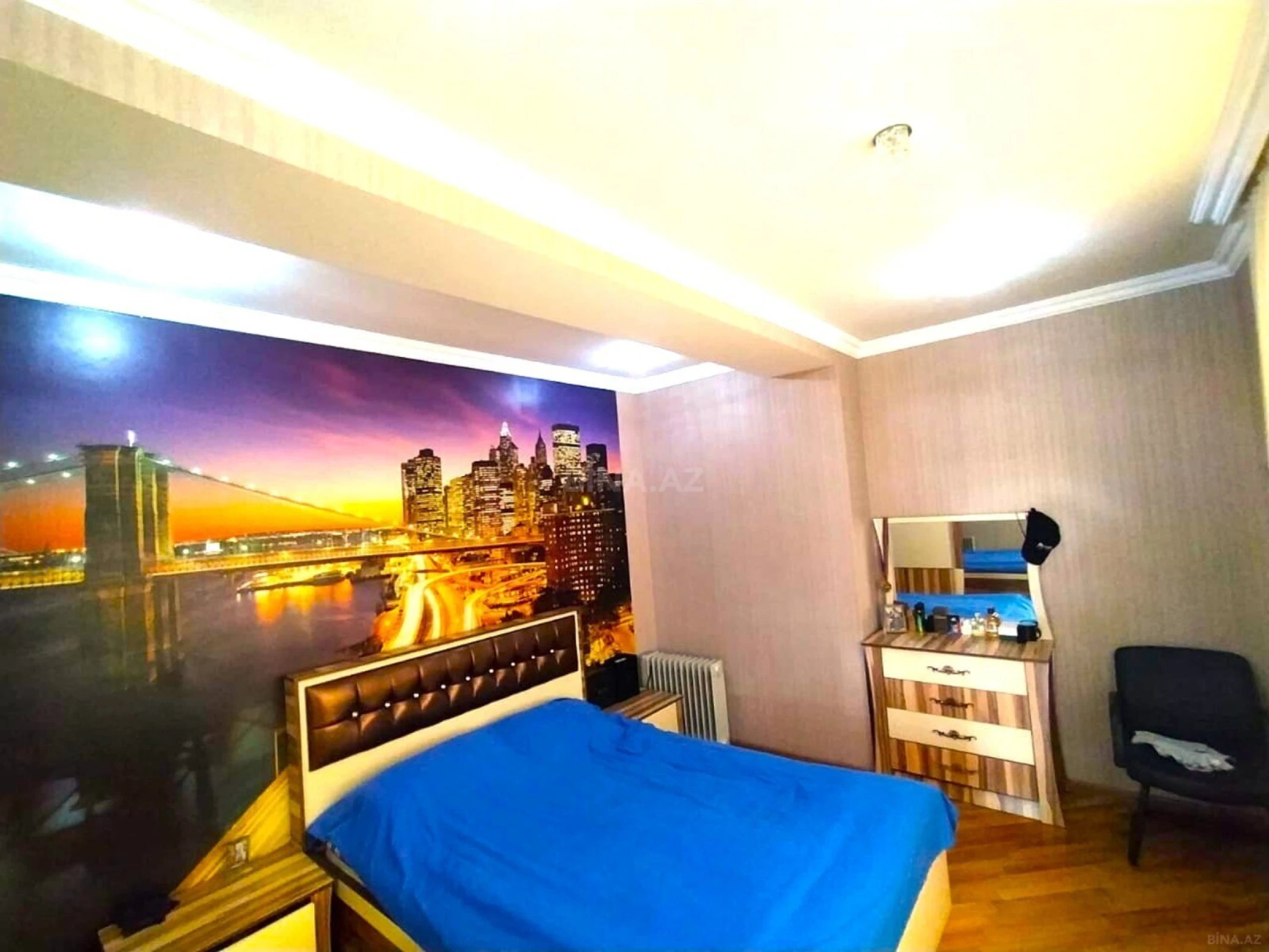 Satılır 4 otaqlı mənzil 135.7 m²