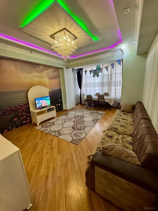 Satılır 4 otaqlı mənzil 135.7 m²